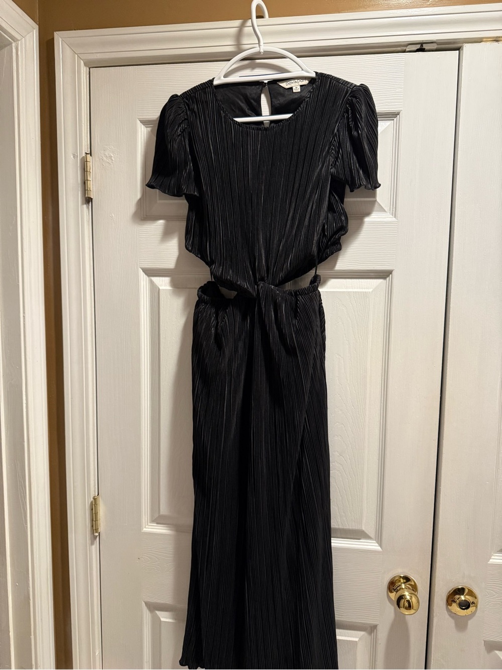 DAVI & DANI Black Pleated Cutout Maxi Dress